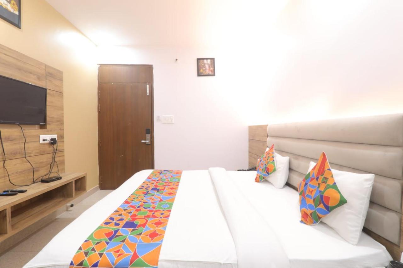 Icyhotels Hl Inn Chinhat Exterior foto