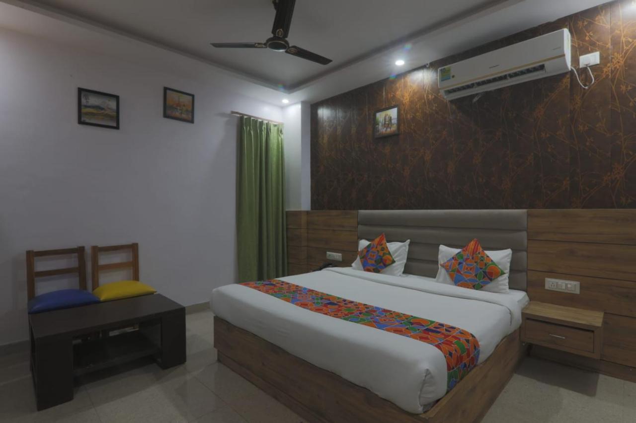 Icyhotels Hl Inn Chinhat Exterior foto