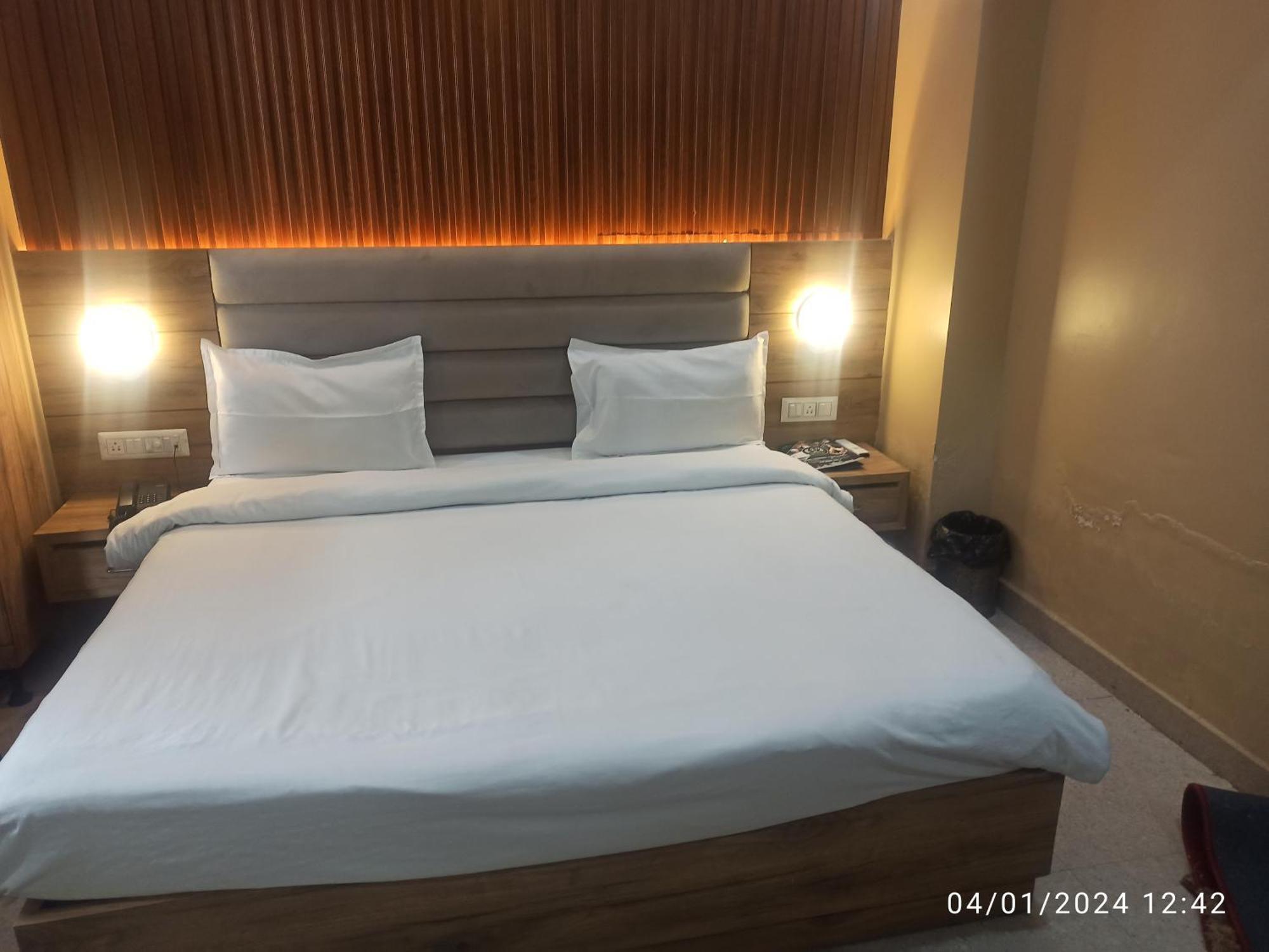 Icyhotels Hl Inn Chinhat Exterior foto