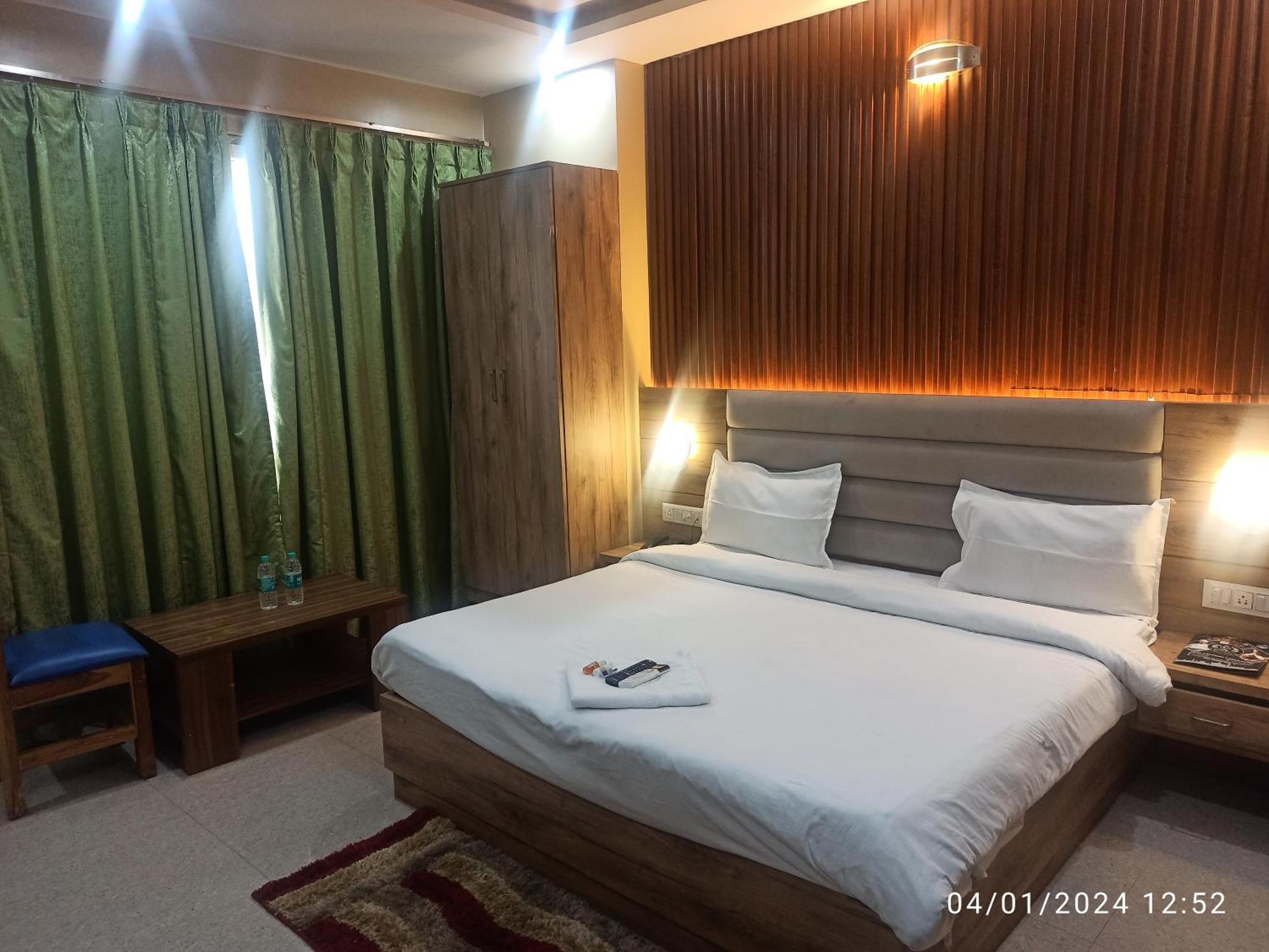 Icyhotels Hl Inn Chinhat Exterior foto